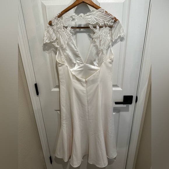 Amsale Lace Crepe Wedding Midi Dress (LW142) - Picture 2 of 3